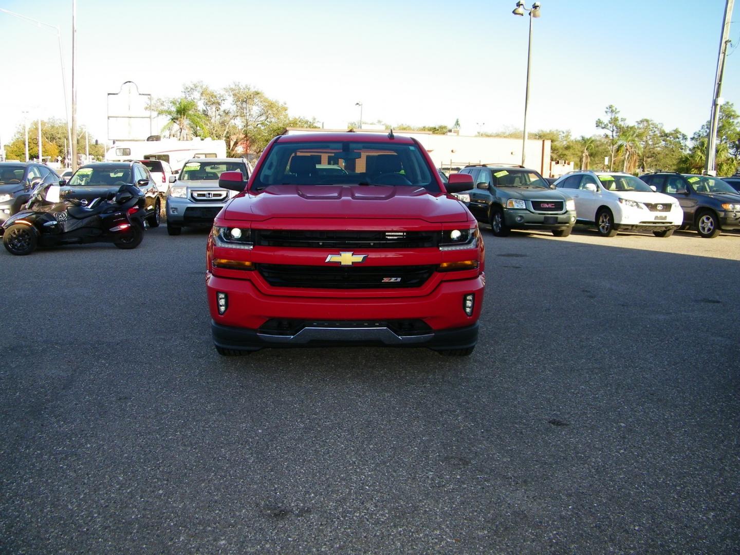 2018 Red /Black Chevrolet Silverado 1500 LT Z71 (3GCUKREC8JG) with an 5.3 V8 engine, Automatic transmission, located at 4000 Bee Ridge Road, Sarasota, FL, 34233, (941) 926-0300, 27.298664, -82.489151 - Photo#1